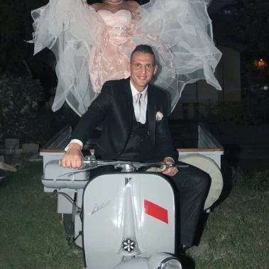 Sposi in giro con Ape